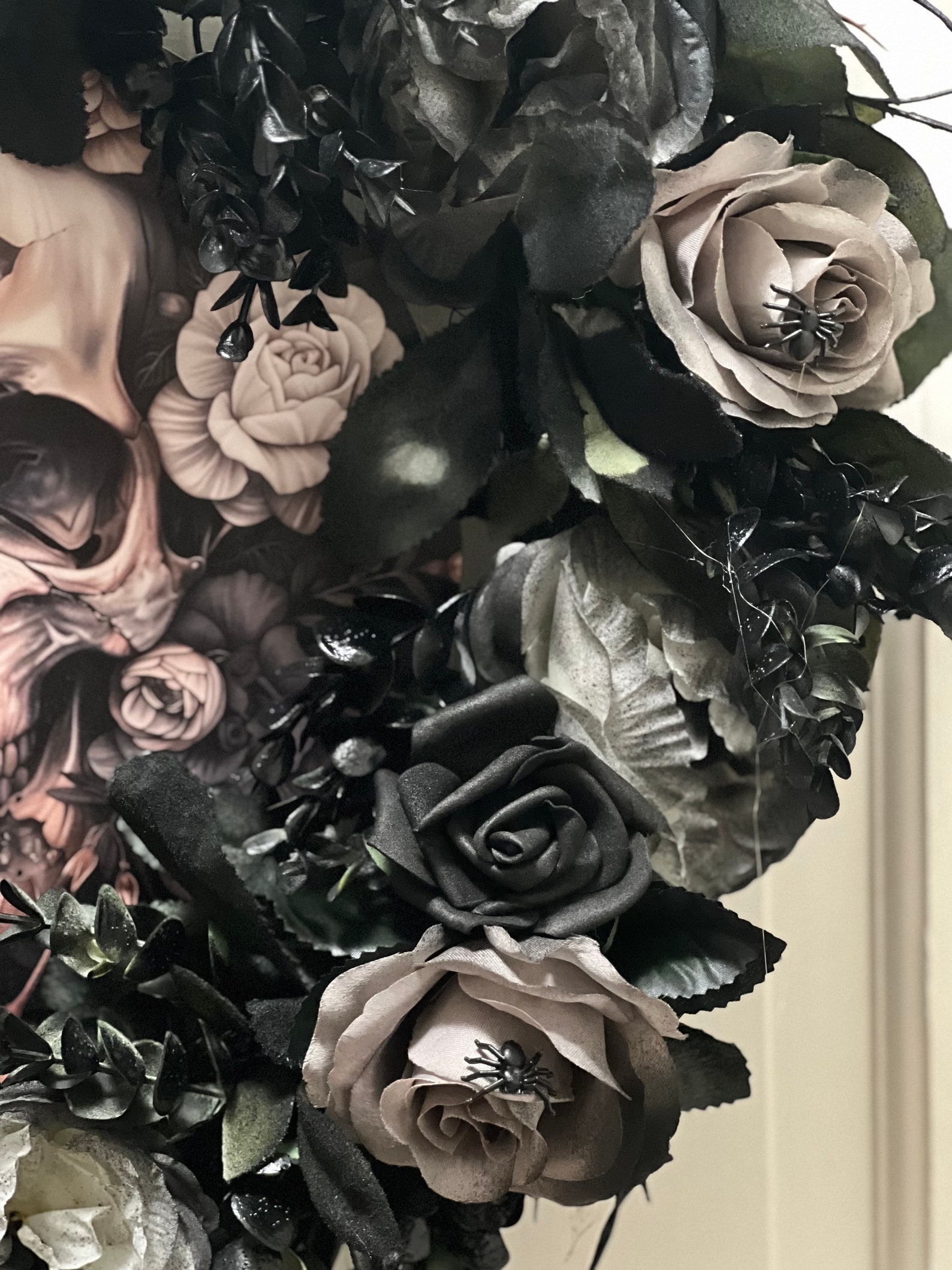 Creepy Gothic Floral, Gray Black Roses Wreath, Victorian Gothic Wreath ...