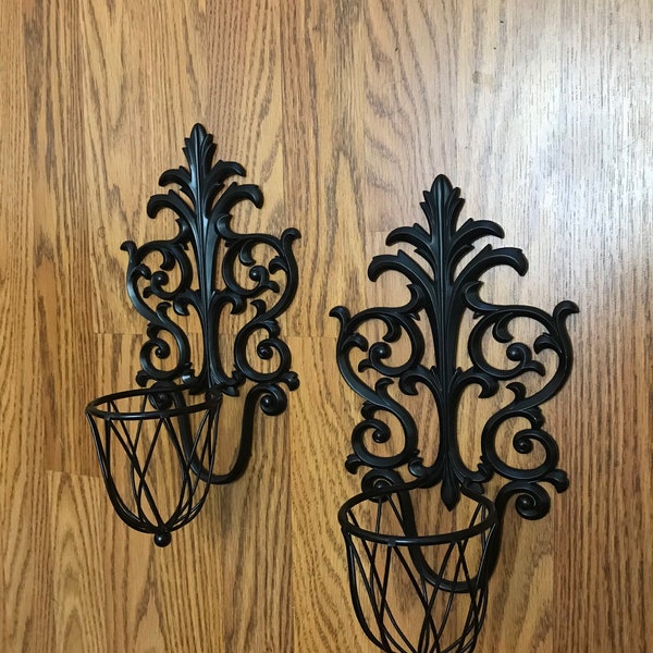 Gothic Wandleuchter, viktorianisches Gothic Dekor, reich verziertes Wanddekor mit Korbkerzenhalter oder Display Kristalle / Kugeln, gothic Wohndekor