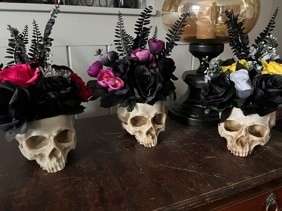 【keizo】SKULLS & FLOWER DECK (BLACK) Gothic Skull Centerpiece, Skull Floral, Goth Skull Flower