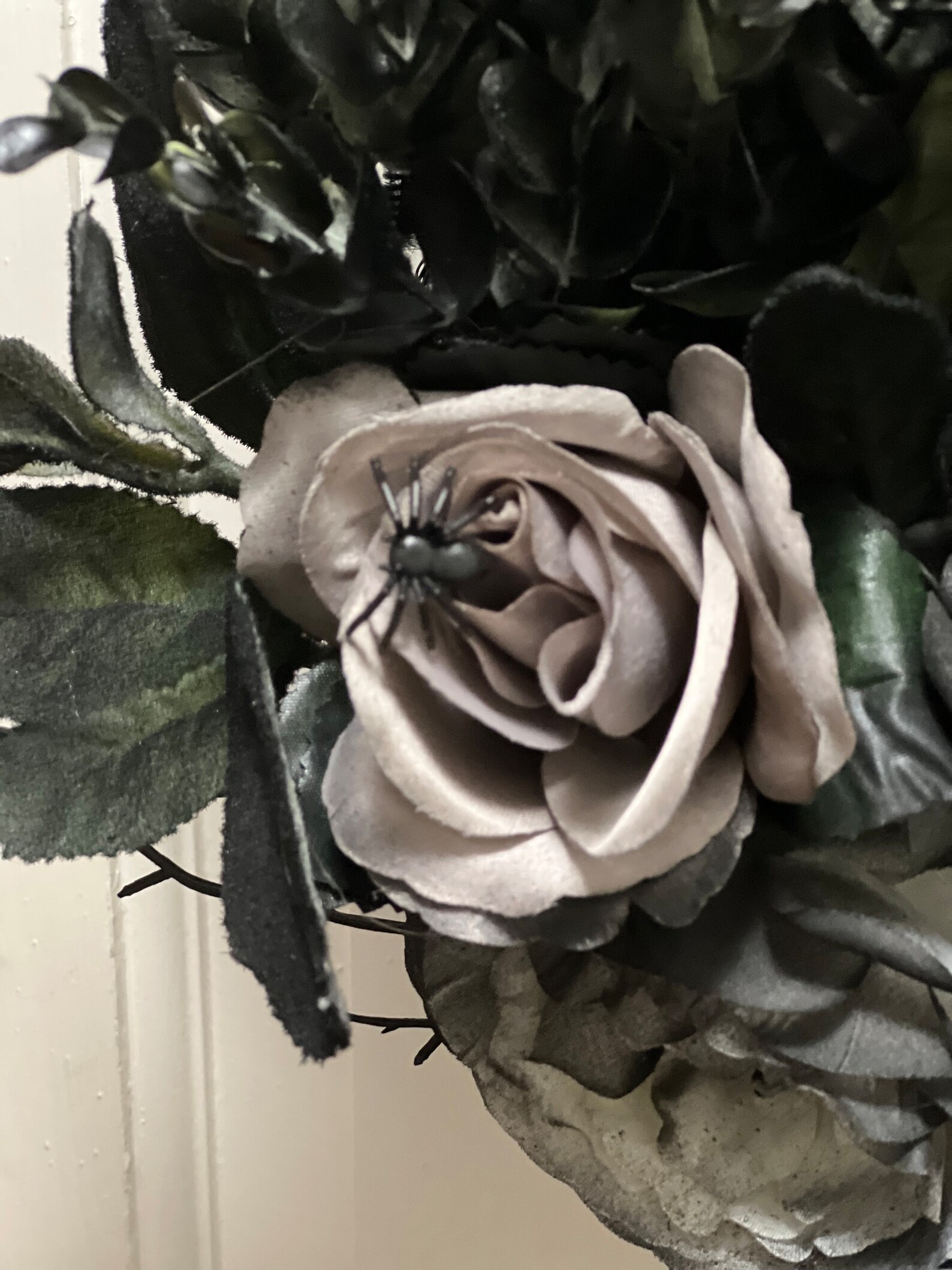 Creepy Gothic Floral, Gray Black Roses Wreath, Victorian Gothic Wreath ...