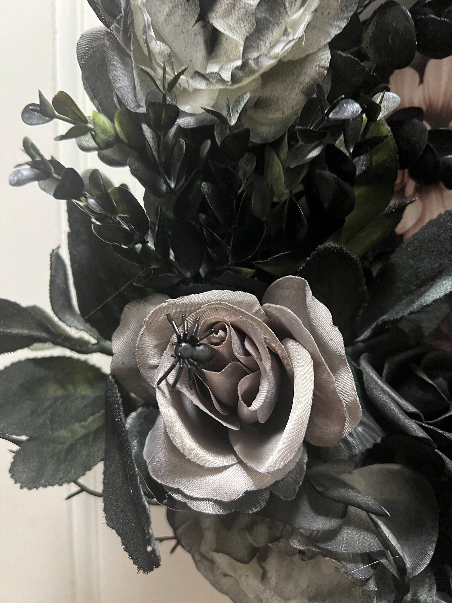 Creepy Gothic Floral, Gray Black Roses Wreath, Victorian Gothic Wreath ...
