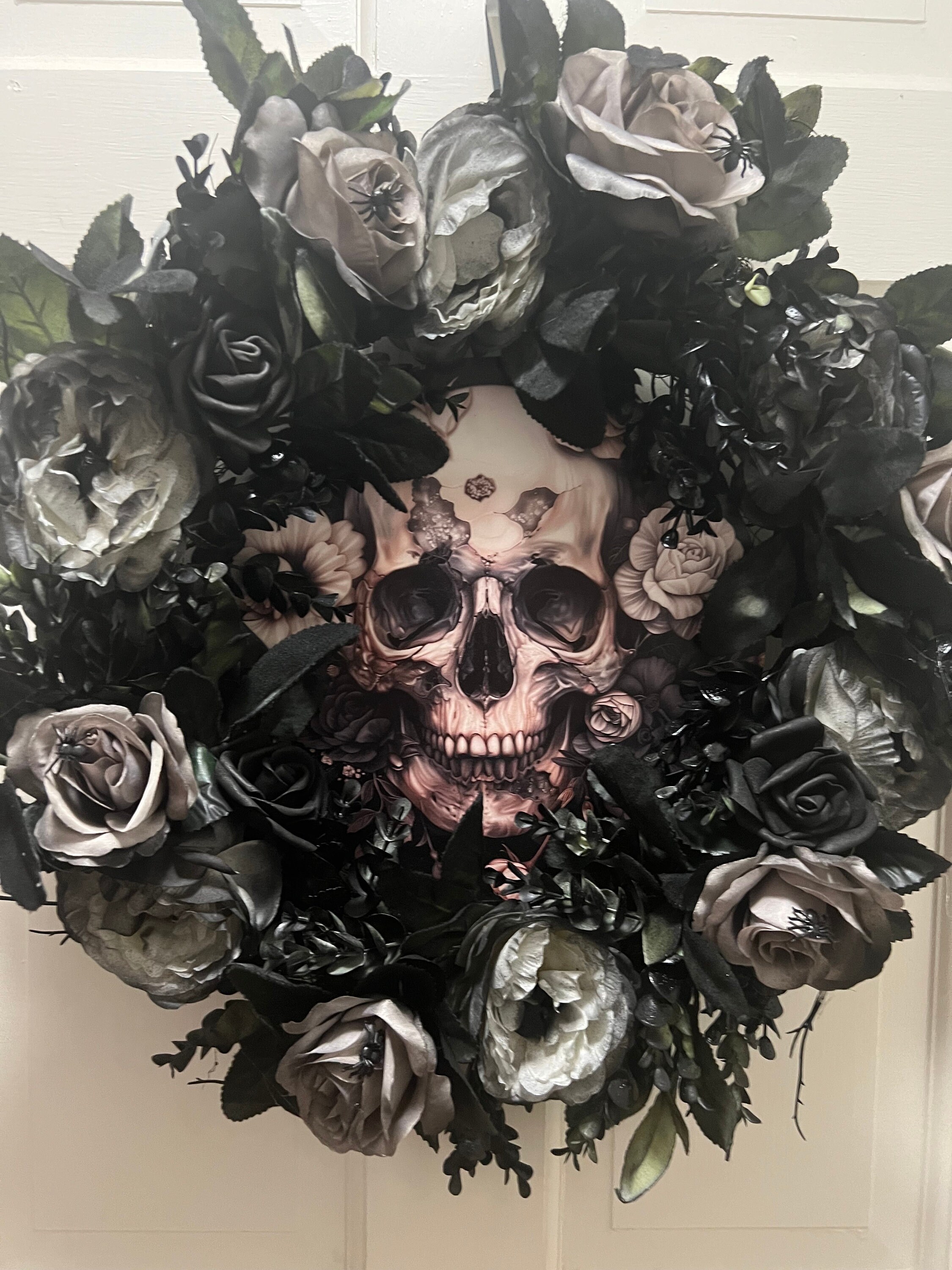 Creepy Gothic Floral, Gray Black Roses Wreath, Victorian Gothic Wreath ...