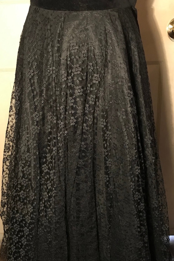 Vintage Late 1940/Early 1950 Black Chantilly Lace… - image 1