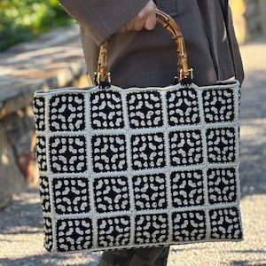 Bamboo handle handbag, Granny square crochet tote bag, Bamboo handle clutch bag with motifs suitable for summer style