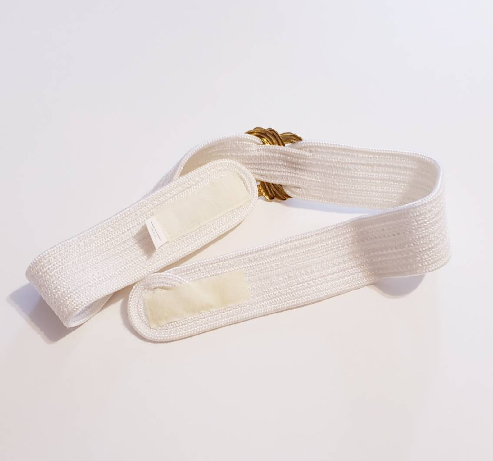 white fabric belt