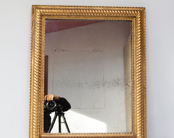 Miroir antique français au mercure en bois doré. XIXème