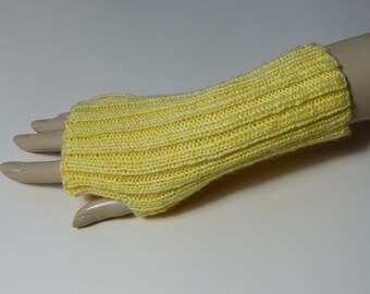 Pulse warmer knitted yellow