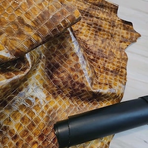 Piel de cordero con relieve de vientre de cocodrilo y piel de caimán amarillo panal de 2 oz, panel de forro, lámina, cuero artesanal de una sola pieza, 5-7 pies cuadrados