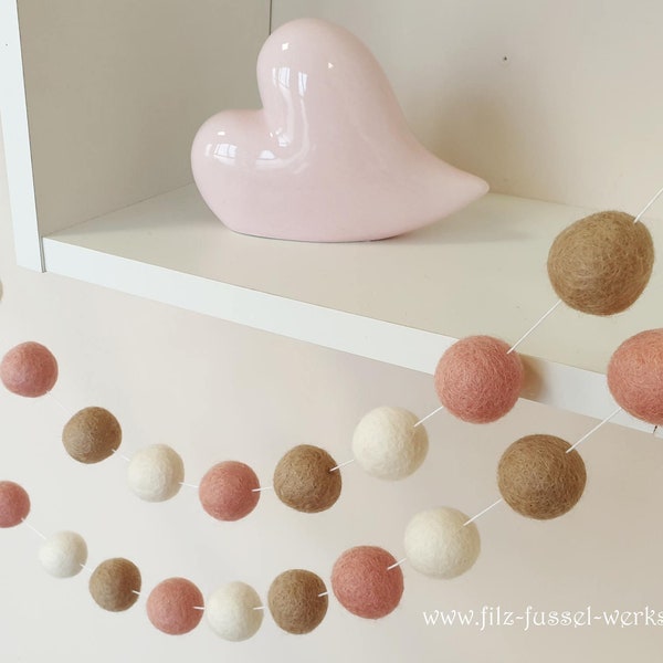 Guirlande, boule de feutre, grand choix de couleurs, feutrine, chambre enfant, chambre bébé, décoration murale, salle de jeux, guirlande pompons, jaune, gris, printemps