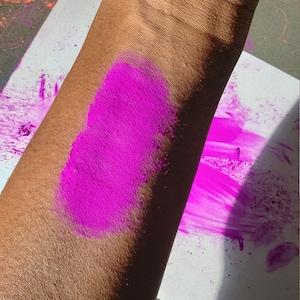 Neon Purple Eyeshadow, Pigment shadows, neon colors, glow in the dark makeup, glow, festival - fantasy, neon cosmetics - uv reactive