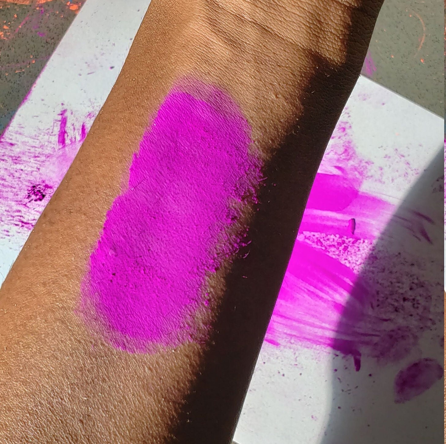 Neon Purple Eyeshadow, Pigment shadows, neon colors, glow in the dark makeup, glow, festival - fantasy, neon cosmetics - uv reactive