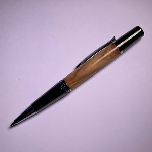 Hand gedraaide Olijfhouten balpen met Gunmetal en Chrome Fixings