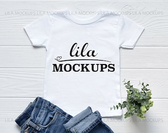camiseta de los niños MOCKUP foto / maqueta de camiseta blanca de manga corta / camiseta para niños / camisa blanca de los niños Mock-up