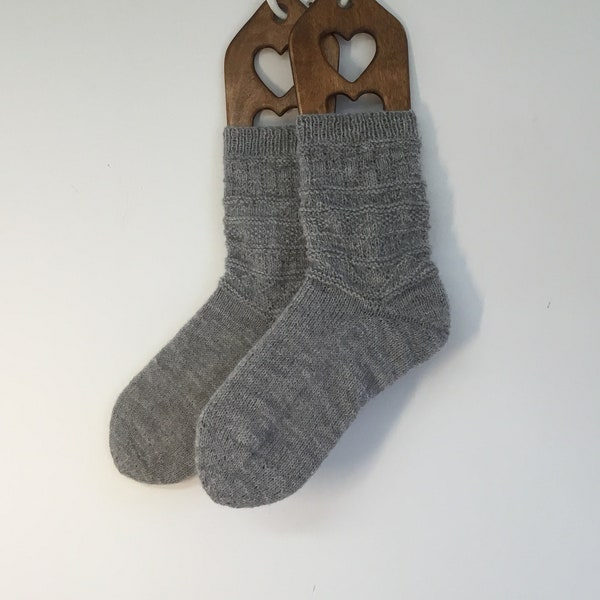 Stricksocken Socken handgestrickt grau Größe 42/43 Strümpfe für warme Füße
