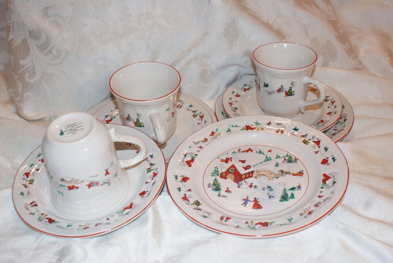 BEAUTIFUL 3 Saucers and 3 salad plates Vintage Farberware White Christmas 95 #391 Set of 3 Cups