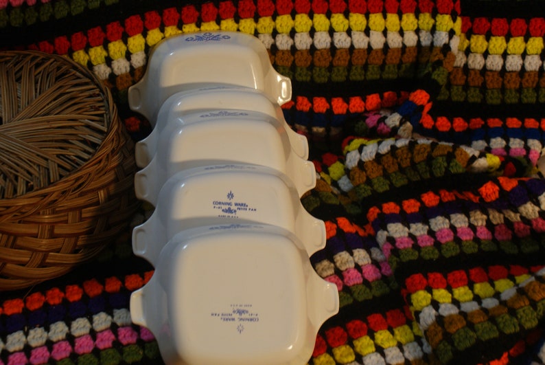 Corning Ware Petite Pan....P-41.....5 Petite dishes ....Corning Ware