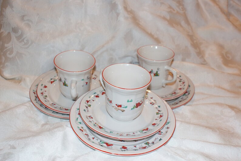 BEAUTIFUL 3 Saucers and 3 salad plates Vintage Farberware White Christmas 95 #391 Set of 3 Cups