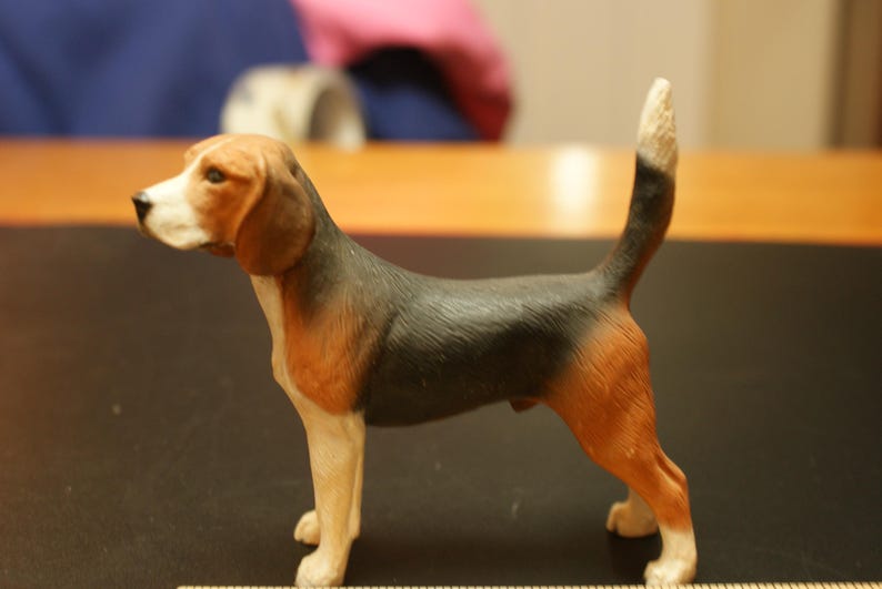 Vintage Male Beagle Dog Statue Stands 4