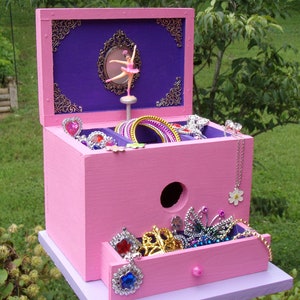 Jewelry box birdhouse image 1