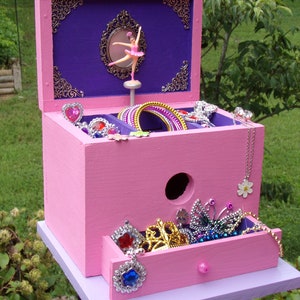 Jewelry box birdhouse image 3