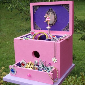 Jewelry box birdhouse image 2