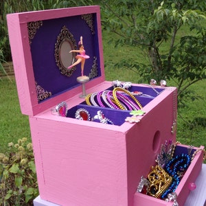 Jewelry box birdhouse image 10