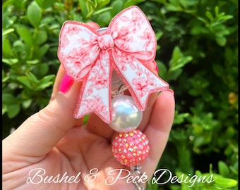 Coral Bow-badgehaspel, glitterbadgehaspel, coquette-badgehaspel, gepersonaliseerde badgehaspel, verpleegsterbadgehaspel, aangepaste badgehaspel, badgehaspel