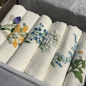 Hand Embroidered Linen Floral Dinner Napkins Set of 6, Flower Cloth Linen Napkins, Dinner Napkin Set, Botanical Napkins