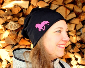 Beanie schwarz "pinkes Islandpferd"