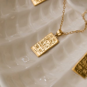 Löwe-Sternzeichen-Anhänger / Tarot-inspirierter Anhänger in Gold gefüllt / Sternzeichen-Anhänger / Astrologie-Sternzeichen-Anhänger / Sternzeichen-Schmuck