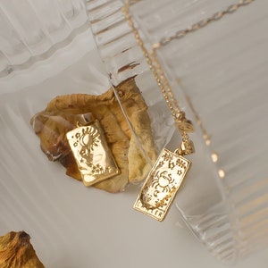 Krebs-Sternzeichen-Halskette / Tarot-inspirierter Anhänger aus 18K Gold gefüllt / Sternzeichen-Anhänger-Halskette / Astrologie-Sternzeichen-Halskette