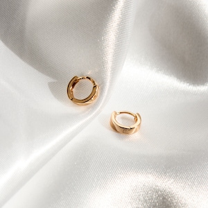 18K Gold Filled Huggie Hoop Earrings: Lightweight Chunky Minimalist Style
