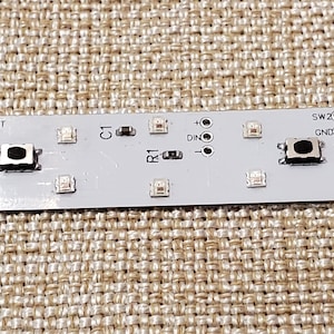 Variante Lichtschwert-Klemmkarte unterlegter Schalter mit Neopixel-Akzenten