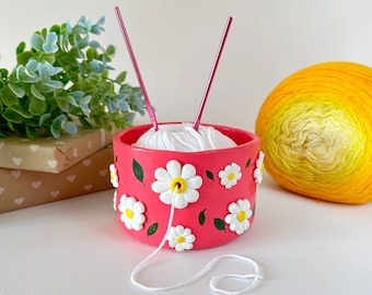 Small coral color yarn bowl with daisy and leaves Handmade clay floral bowl for yarn Daisy gift Mothers day gift from daughter Groovy decor
