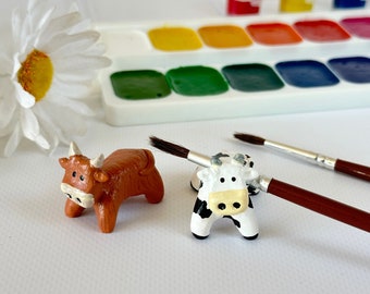 Cow paint brush holder Highland cow brush rest Farm animal pencil holder for desk Artist gifts for women Cute cow lover gift