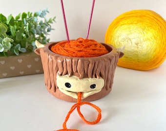 Small cute highland cow crochet yarn bowl Handmade clay knitting bowl for yarn Shetland cow crochet yarn holder Scottish highland cow lover