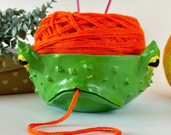 BIG frog crochet yarn bowl Handmade clay knitting bowl for yarn Spiny toad crochet yarn holder Cottagecore aesthetic Goblincore decor