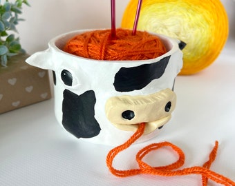 Small cute cow crochet yarn bowl Handmade clay knitting bowl for yarn Cow crochet yarn holder Farm animal gift Cow lover Country girl gifts