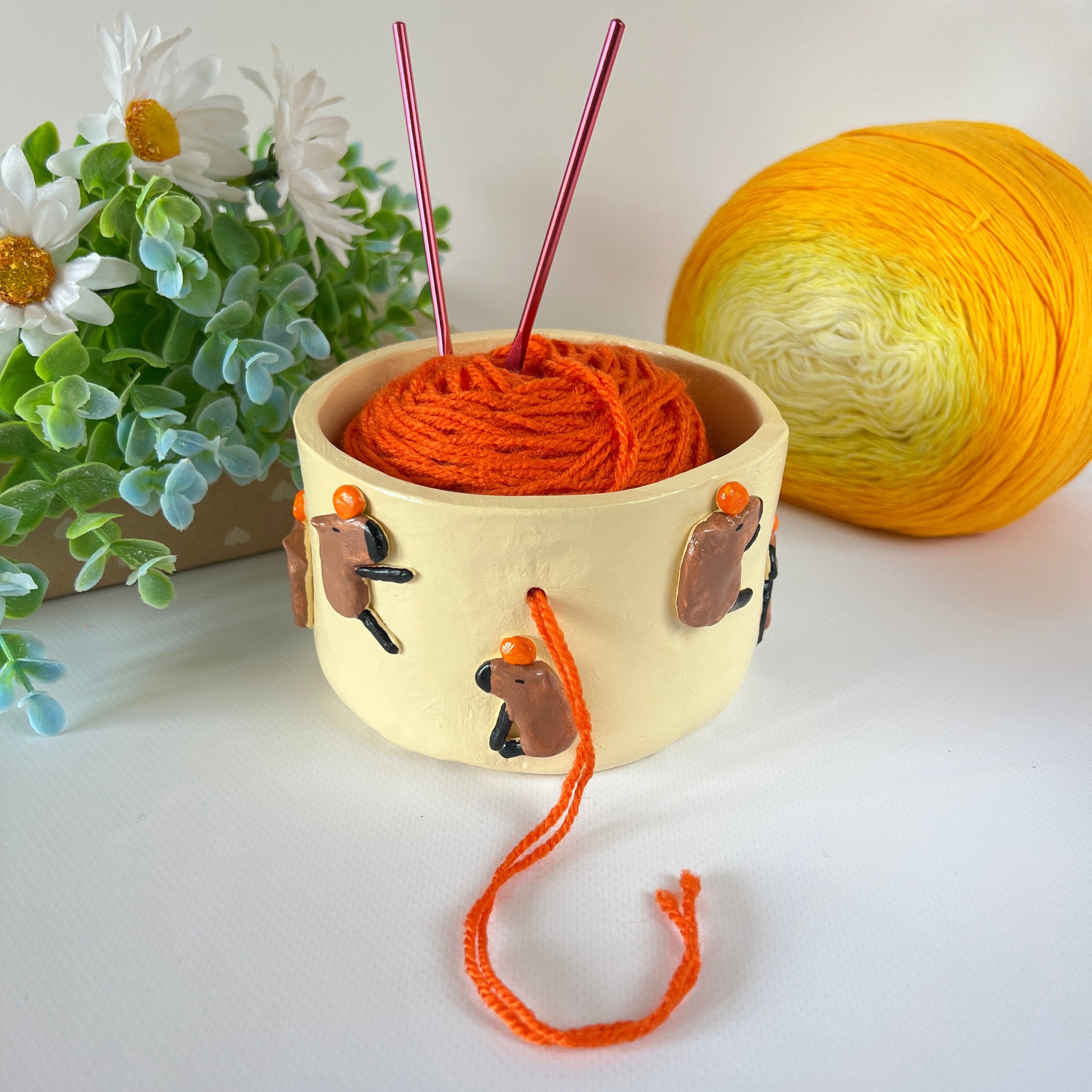 I got the cutest lil' yarn bowl on !!! I'm obsessed!🐭🧀 (Link in  comments) : r/crochet