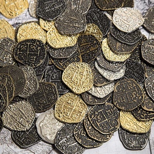 Metal Pirate Coins - 30 Gold and Silver Spanish Doubloon Replicas ...