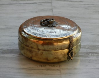 Old Vintage Brass Hand Engraved Jewellery Box, Chapati Box, Bread Box Antique Height 4.5 inches, Diameter 9.5 inches