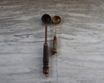 古いヴィンテージ真鍮スプーン、調理用スプーン、サービングスプーン、インドのスプーン、真鍮アンティークスプーン、真鍮カトラリー、コレクターアイテム、2個セット