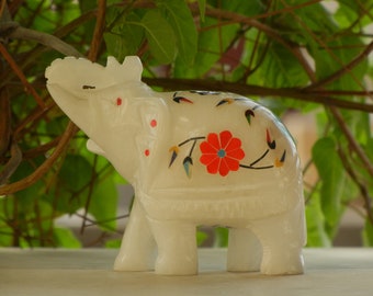 大理石　象の置物 象嵌大理石の象の置物：手作りのインドの装飾品 - Etsy 日本