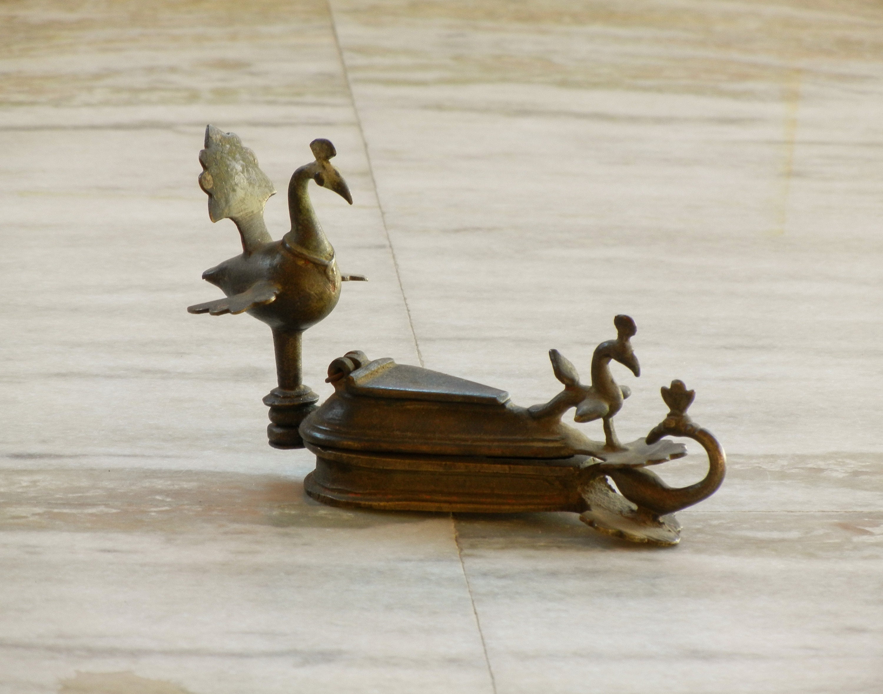 Painted Parrot Tika Box From Rajasthan - Ca 100 Yrs Old Painted Parrot Tika Box From Rajasthan - Ca 100 Yrs Old