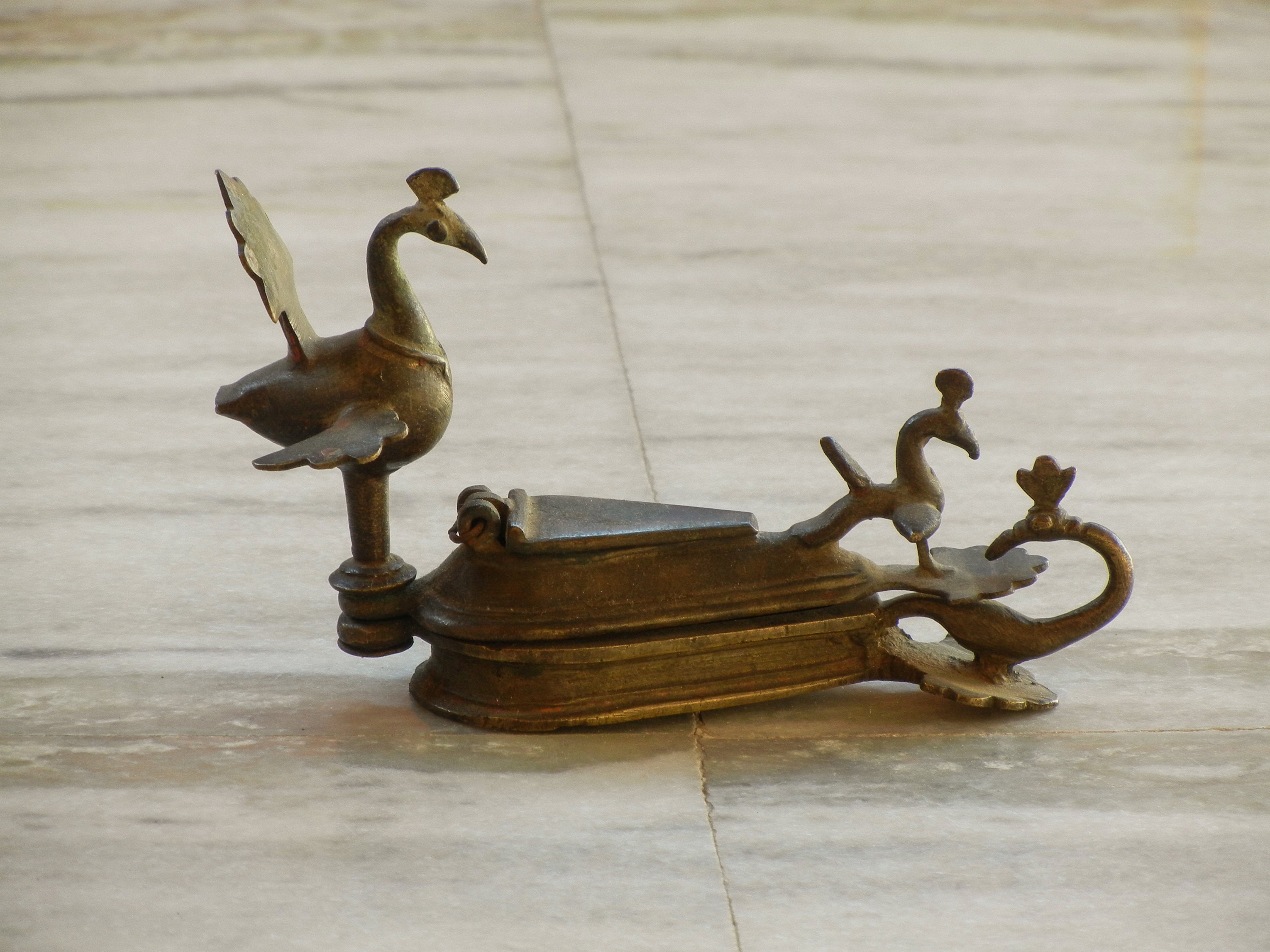 Painted Parrot Tika Box From Rajasthan - Ca 100 Yrs Old Painted Parrot Tika Box From Rajasthan - Ca 100 Yrs Old