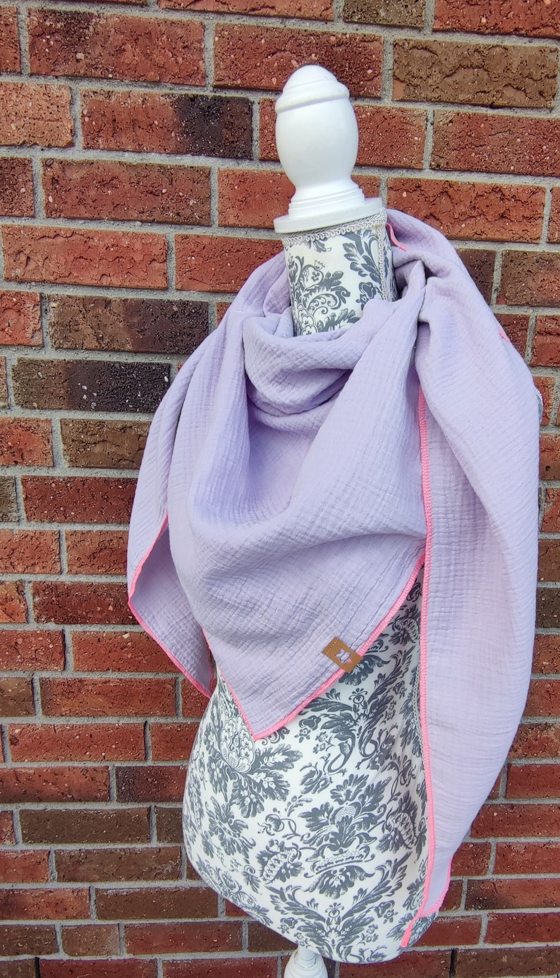 XXL muslin cloth scarf in lilac neon pink triangular image 2