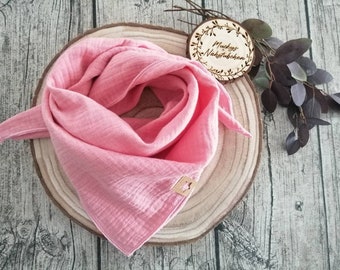 Muslin scarf for babies and toddlers in pink 50 x 50 cm can be worn from 5 months to 4 years