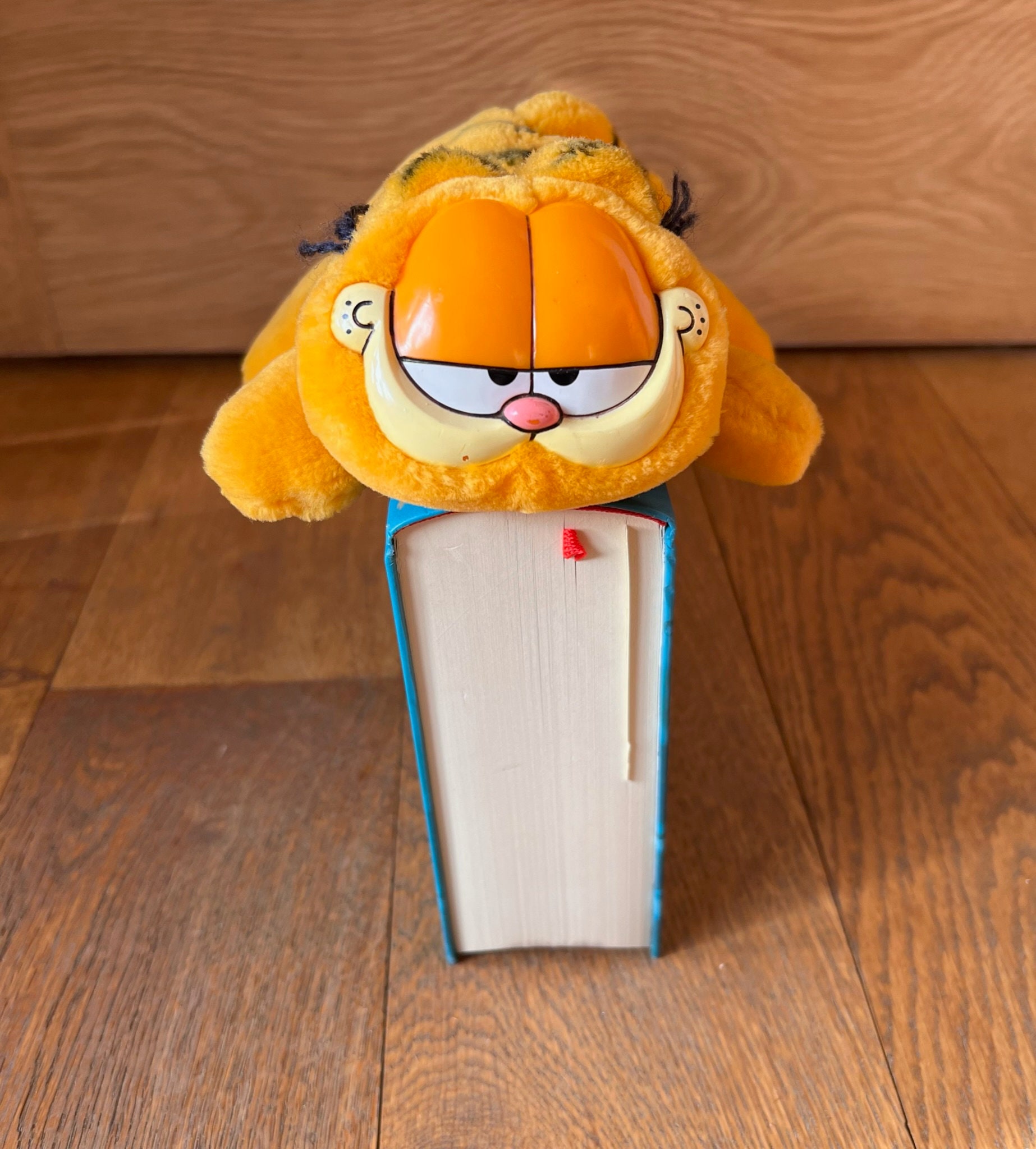 Peluche Vintage (25 cm) - Garfield sur ses 4 pattes 