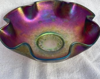 Tigela antiga de vidro iridescente ametista LOETZ, decoração Art Nouveau (24 cm x 9,5 cm)
