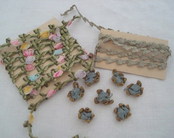 Ensemble anciens rubans de soie rococo et fleurs de passementerie